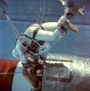 Aldrin, Buzz: underwater zero-gravity training [Credit: NASA Johnson Space Center Collection]